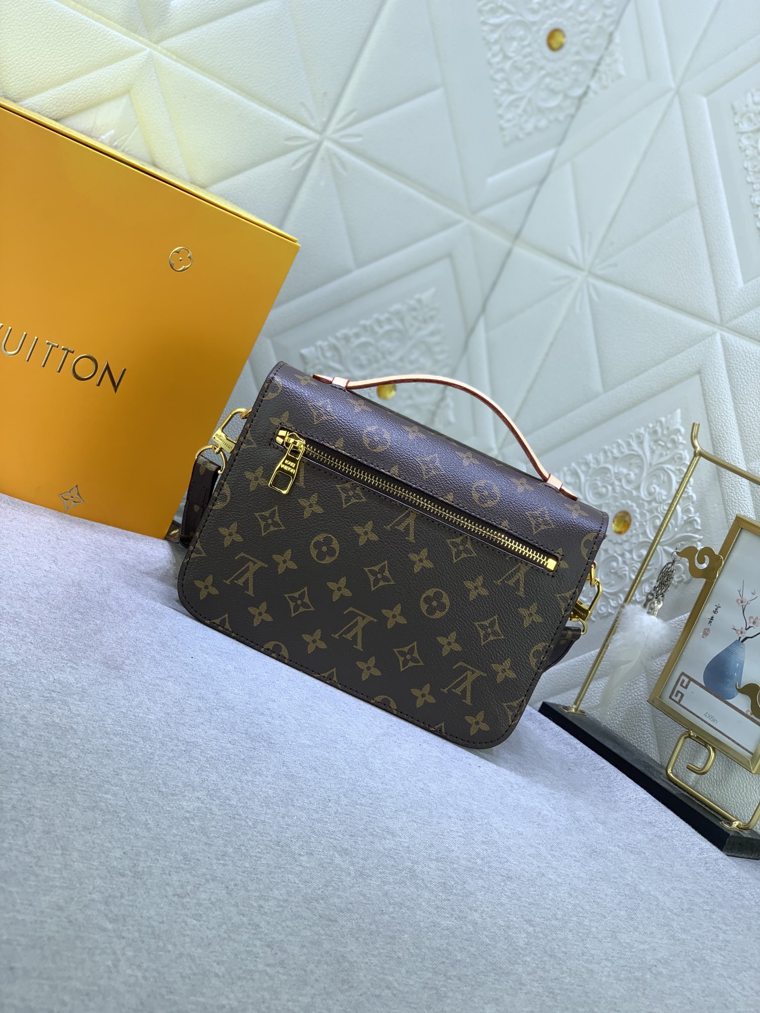 LOUISVUITTON モノグラムキャンバスボディにグレイン牛革のレオパードパッチ付き M47203 M40780-BRAND OFF