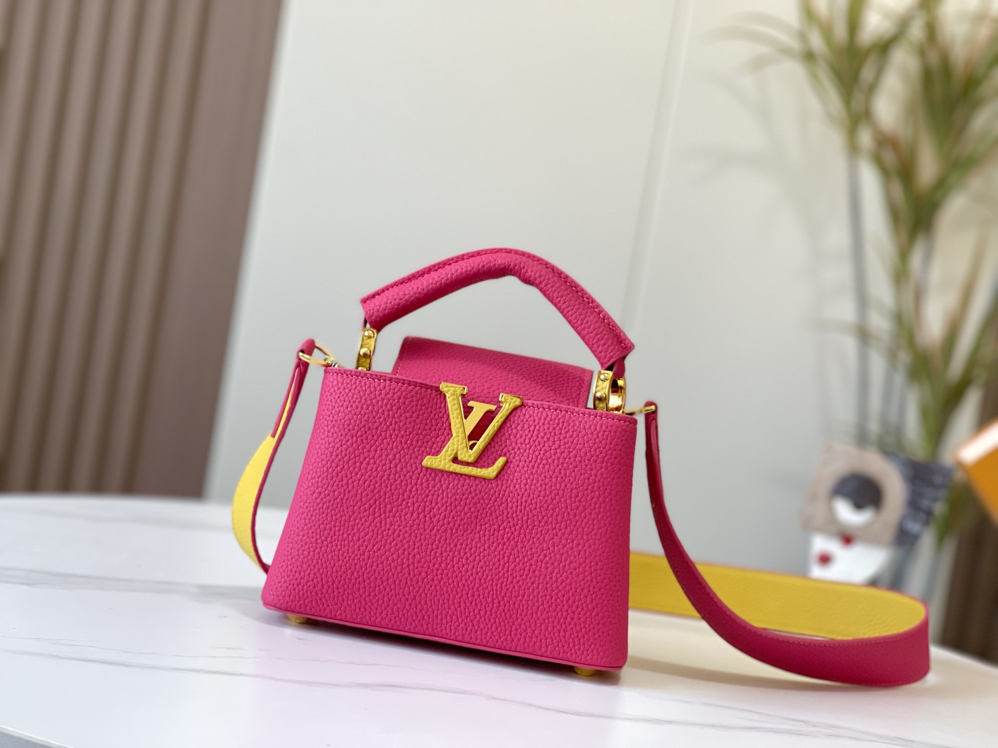 LOUIS VUITTON ルイヴィトン CAPUCINES クロスボディバッグ M59440-BRAND OFF
