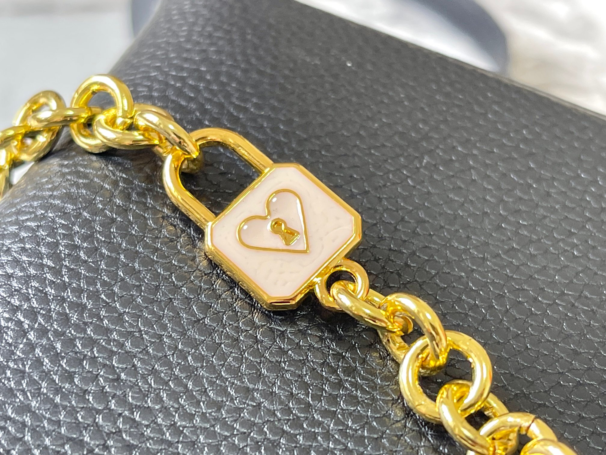 LOUIS VUITTON ルイヴィトン CAPUCINES クロスボディバッグ-BRAND OFF