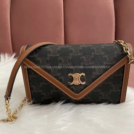 【CELINE】 TRIOMPHE CANVAS WALLET チェーンウォレット-BRAND OFF
