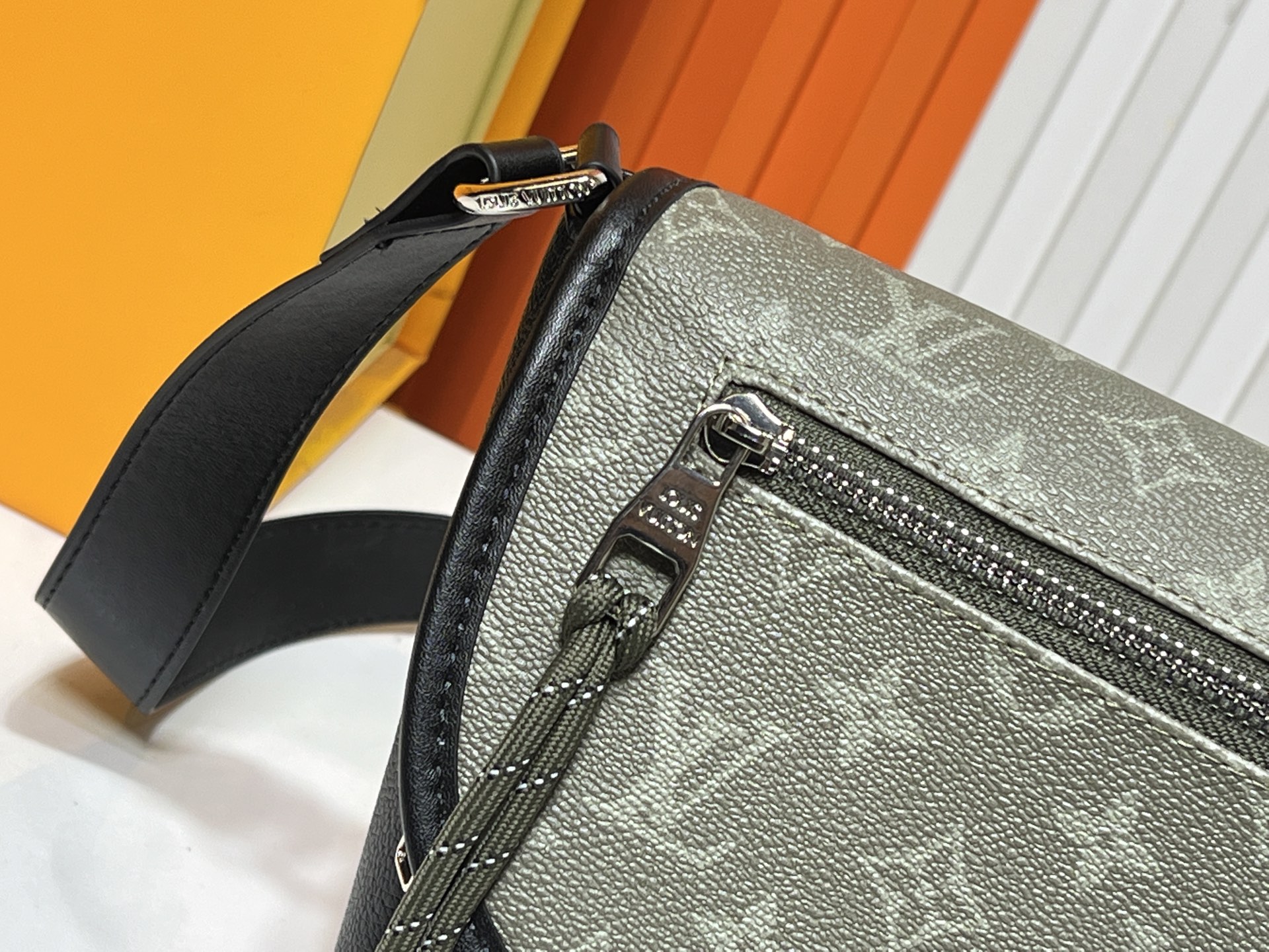 LOUIS VUITTON ルイヴィトン PULSE ショルダーバッグ M12618 M12625-BRAND OFF