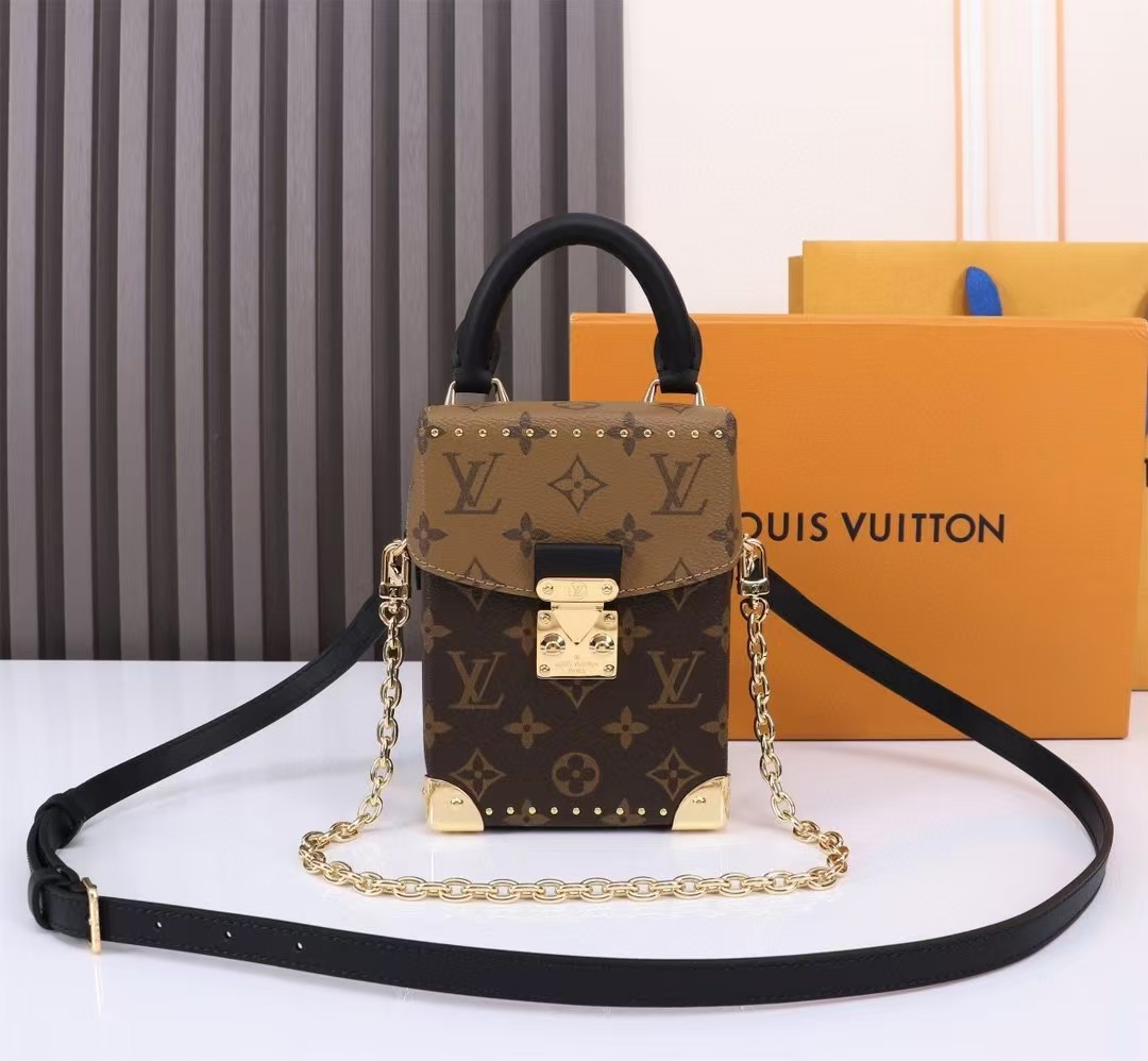 LOUIS VUITTON★CAMERA BOX★携帯電話バッグ M82465-BRAND OFF