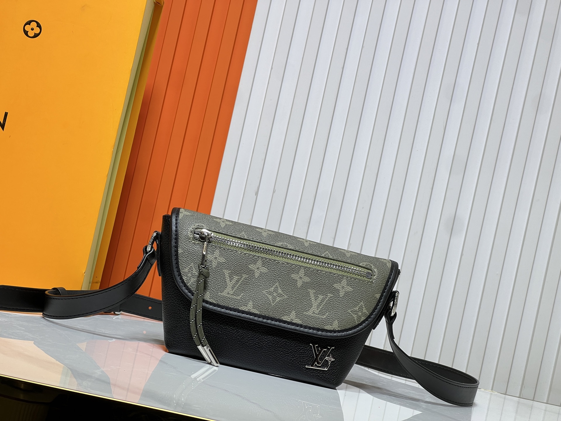 LOUIS VUITTON ルイヴィトン PULSE ショルダーバッグ M12618 M12625-BRAND OFF