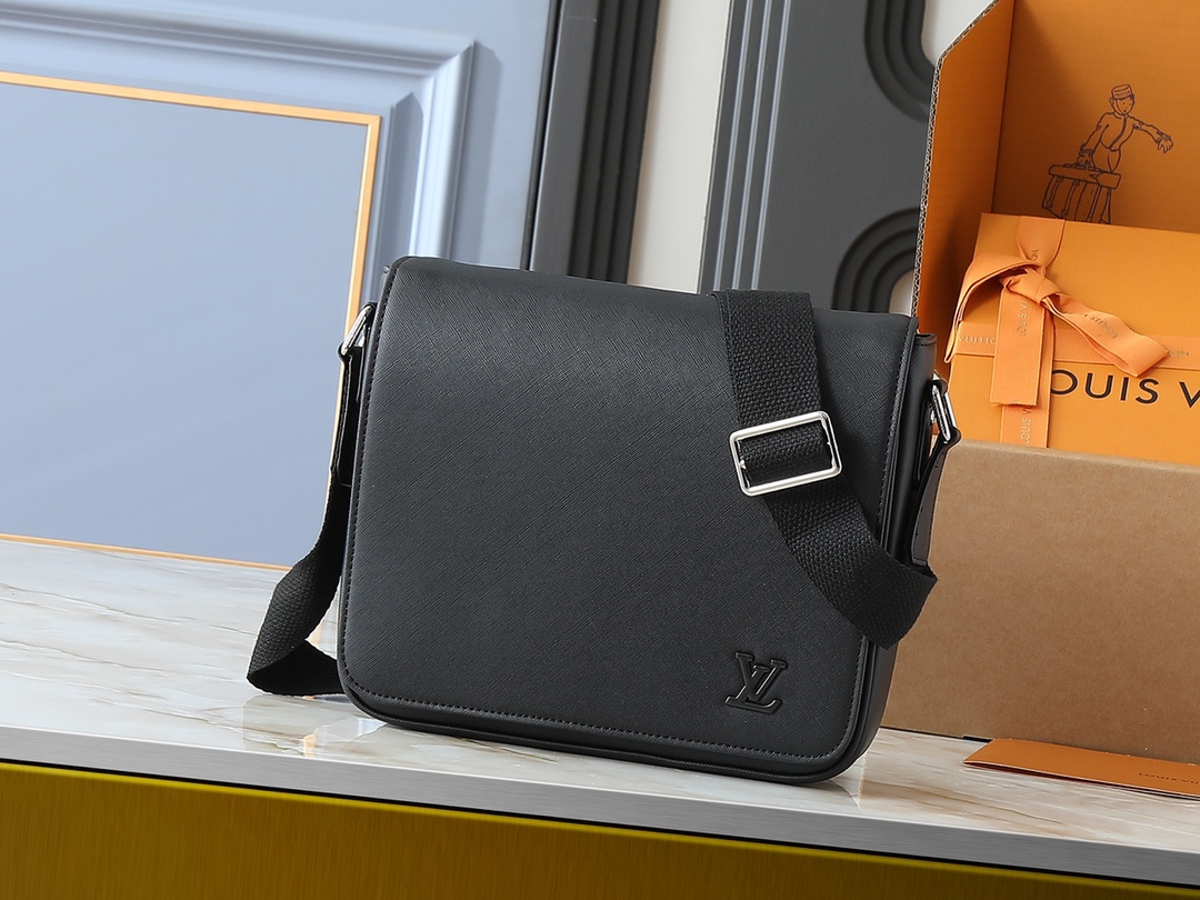 LOUIS VUITTON ルイヴィトン District メッセンジャーバッグ-BRAND OFF