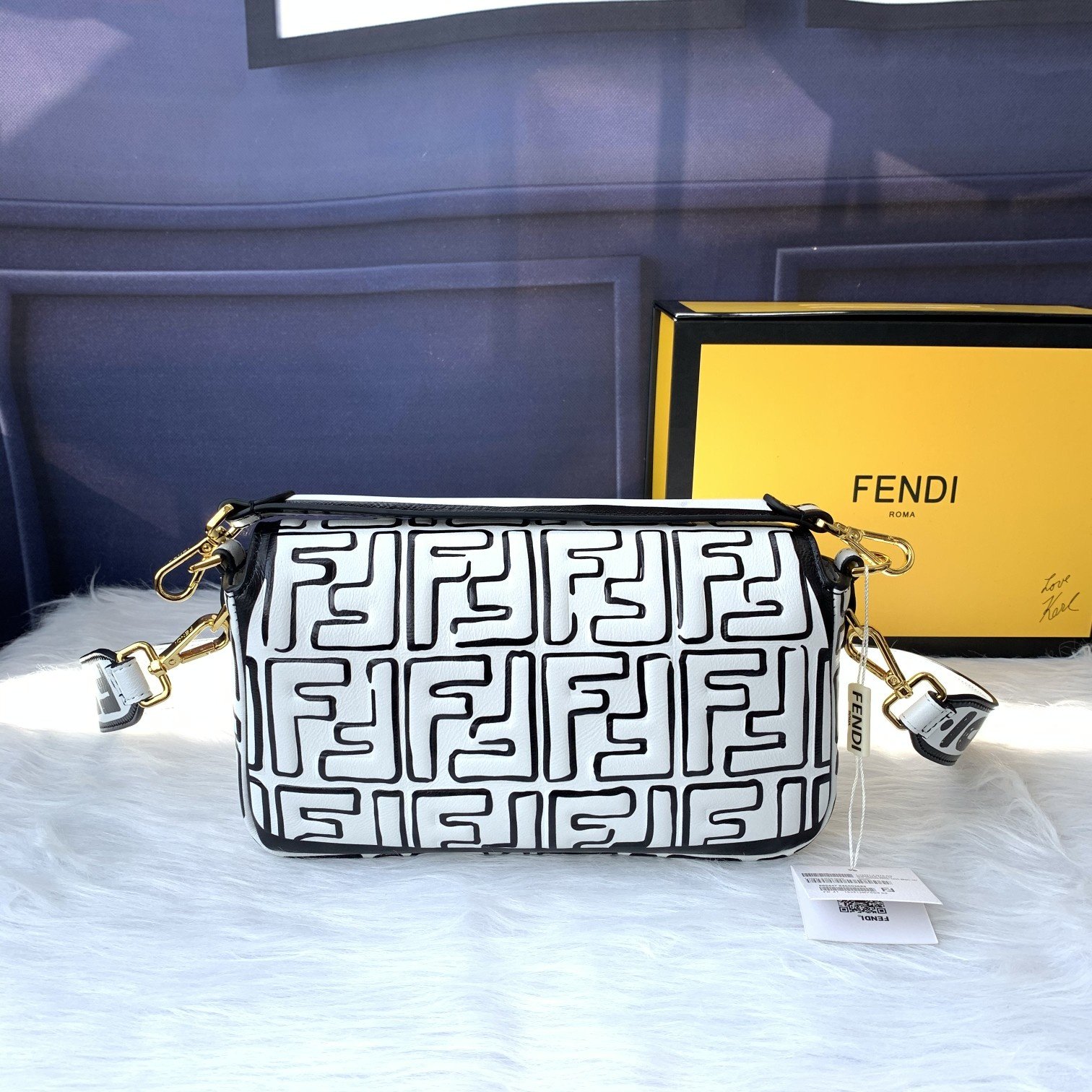 FENDI（フェンディ） メッセンジャーバッグ 26X14X4 CM-BRAND OFF