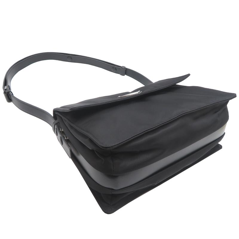 PRADA パデッド Re-Nylon ミディアム ショルダーバッグ 1BD255 ブラック