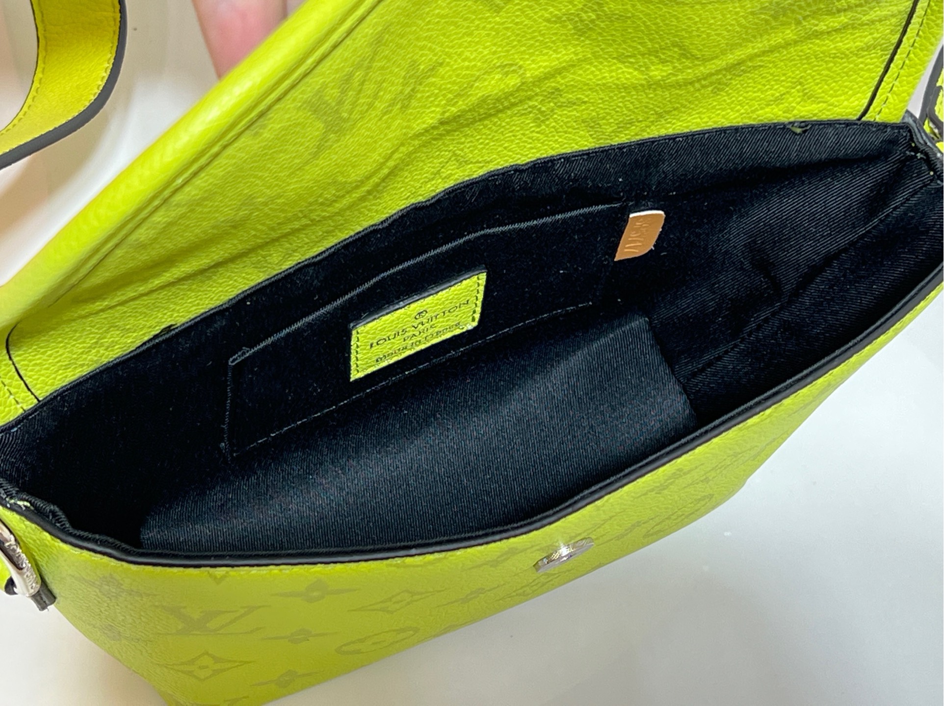 LOUIS VUITTON ルイヴィトン PULSE ショルダーバッグ M14079-BRAND OFF