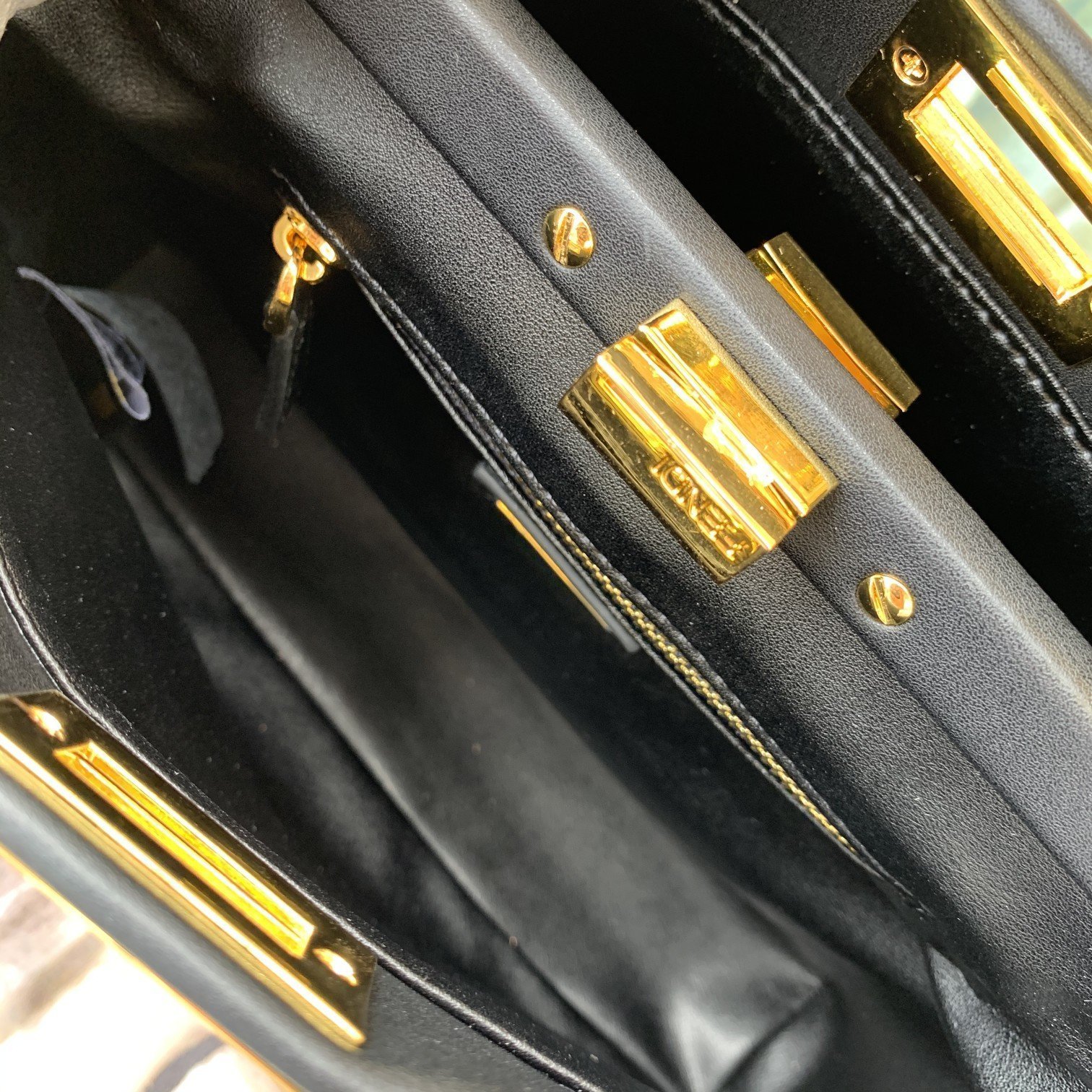 FENDI（フェンディ） メッセンジャーバッグ 23X18X11CM-BRAND OFF