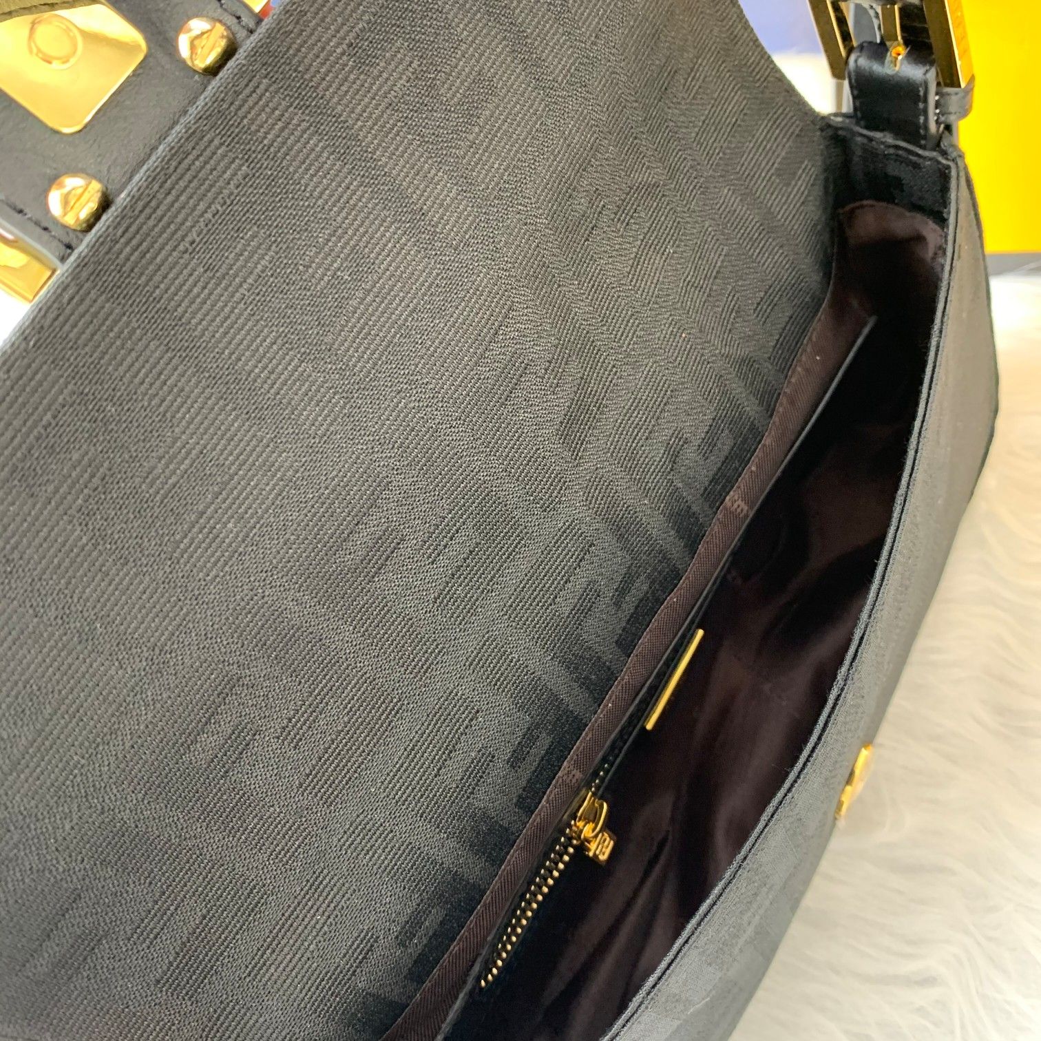 FENDI（フェンディ） メッセンジャーバッグ 25X13X4 CM-BRAND OFF