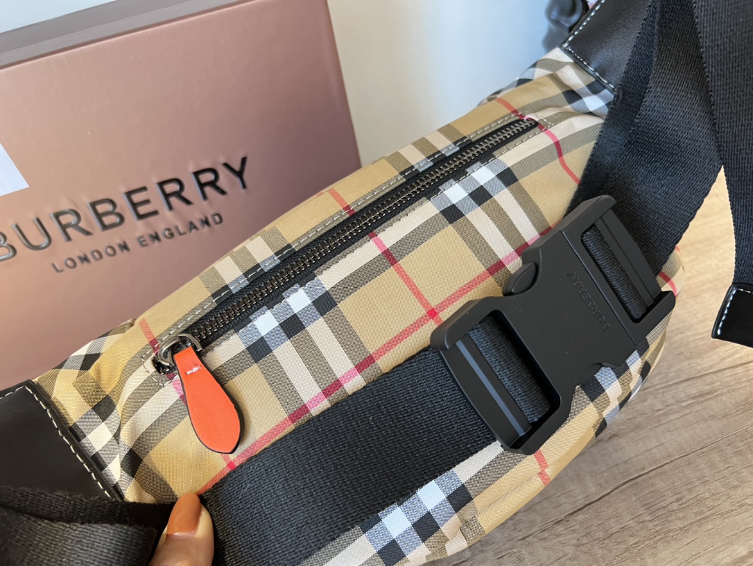 【BUREERRY公式 旗艦店】（バーバリー） ウエストポーチ 28cmX16cm-BRAND OFF