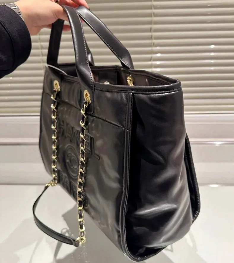【大きめロゴが可愛い♪】CHANEL ミディアム ショッピングバッグ-BRAND OFF