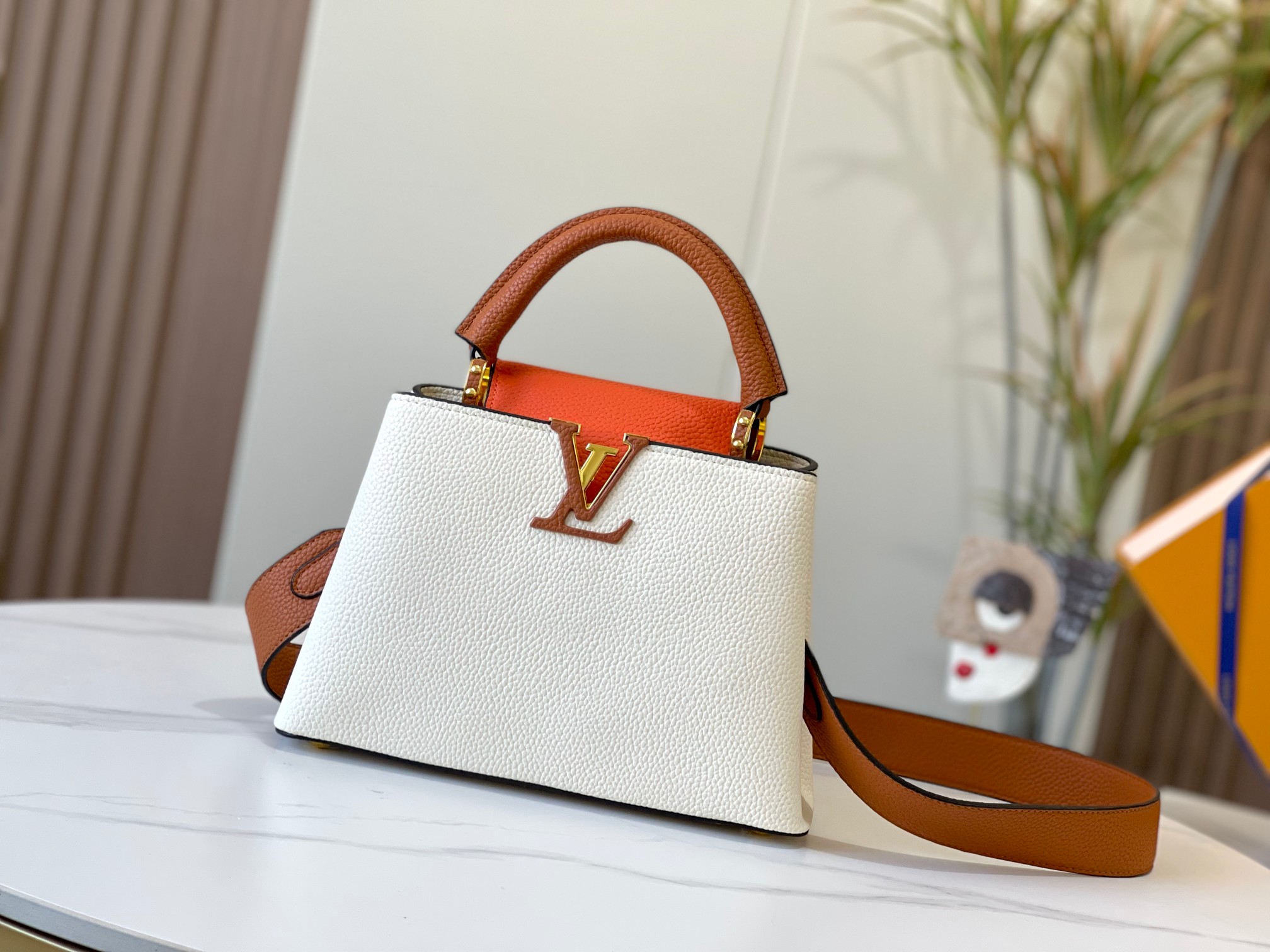 LOUIS VUITTON ルイヴィトン CAPUCINES クロスボディバッグ M57518-BRAND OFF