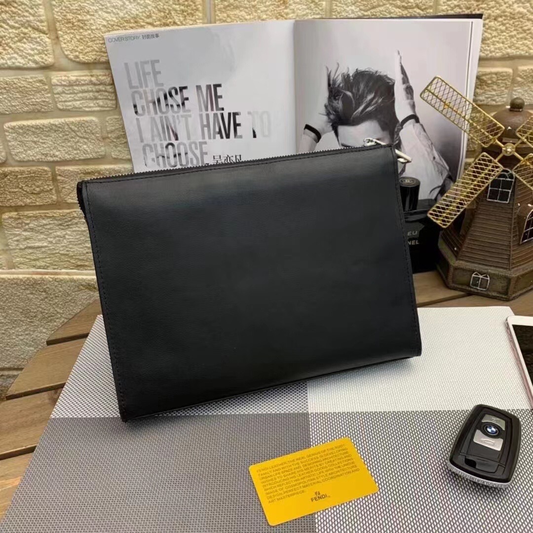 【 FENDI 公式 旗艦店】フェンディ クラッチバッグ 当日出荷 好評に付き再入荷！ 黒 30*20*1CM-BRAND OFF