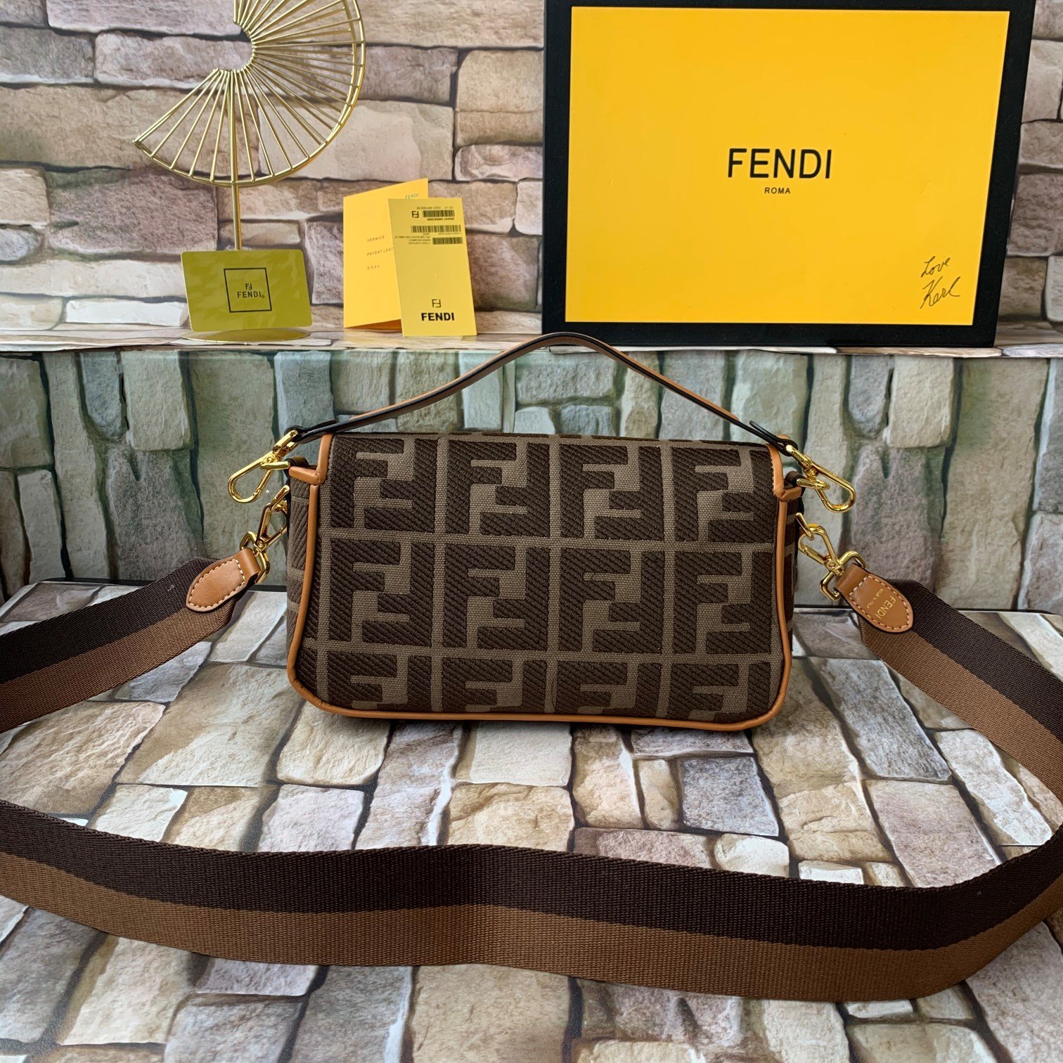 FENDI（フェンディ） メッセンジャーバッグ 26X14X4 CM-BRAND OFF