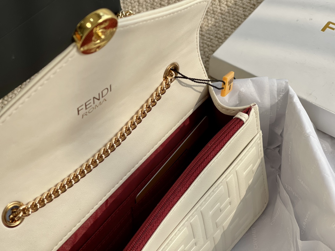 FENDI （フェンディ） メッセンジャーバッグ 20*14CM-BRAND OFF