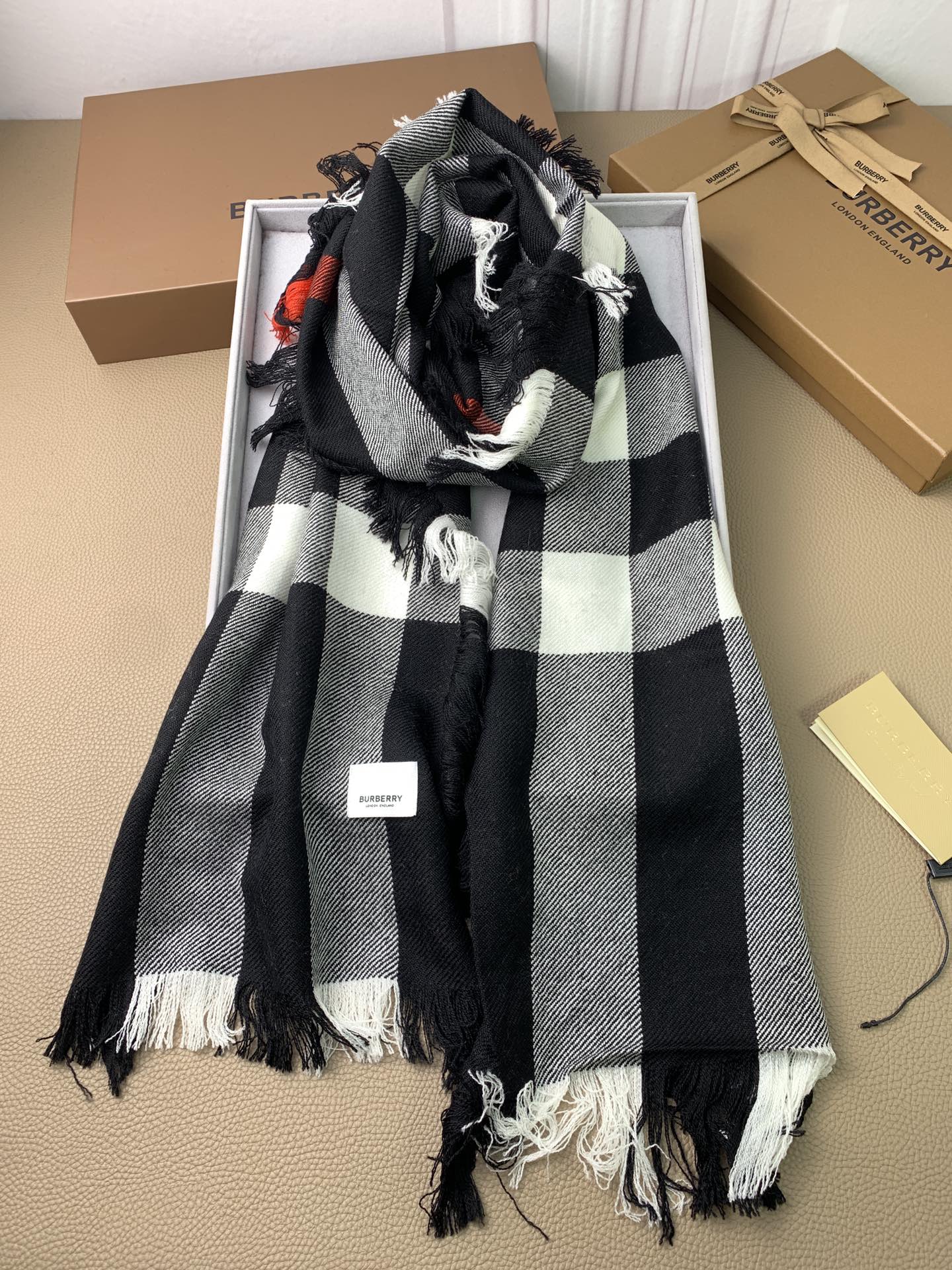 【2026】【BURBERRY  バーバリー】オートクチュール ファッション トランジショナル カラー ロング ビアード スカーフ35*240CM-BRAND OFF