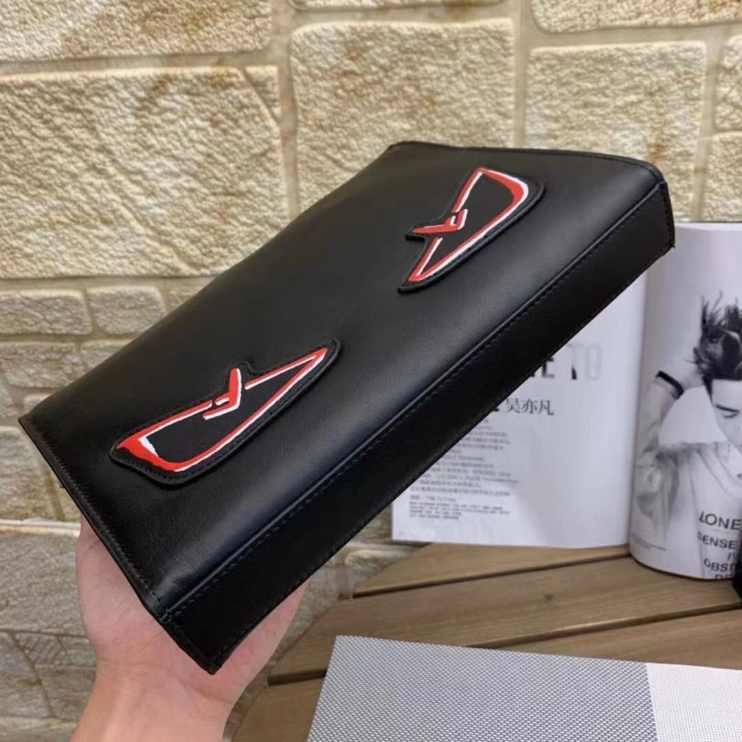 【 FENDI 公式 旗艦店】フェンディ クラッチバッグ 当日出荷 好評に付き再入荷！ 黒 30*20*1CM-BRAND OFF