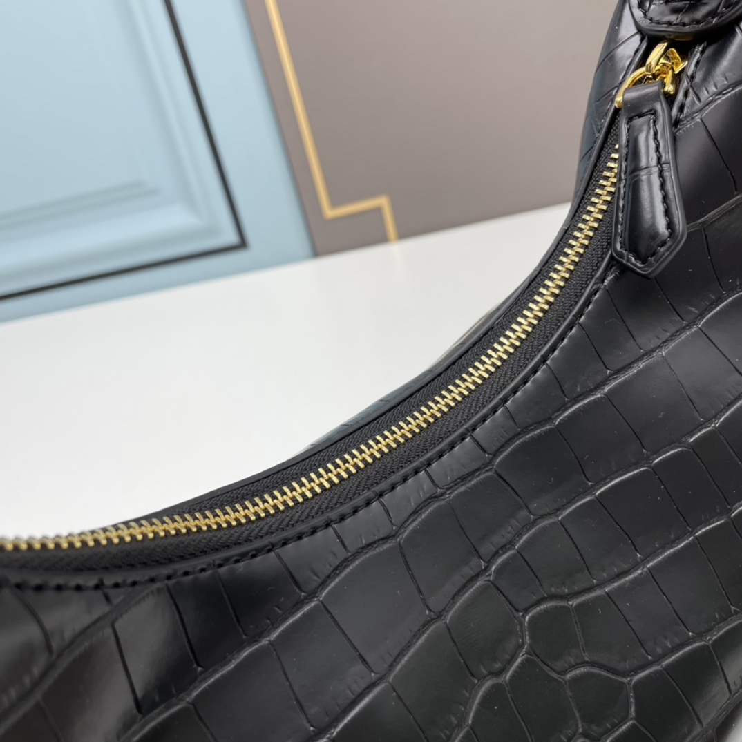 【FENDI公式 旗艦店】 フェンディ ショルダーバッグ 当日出荷 好評に付き再入荷！29*24.5*10CM-BRAND OFF