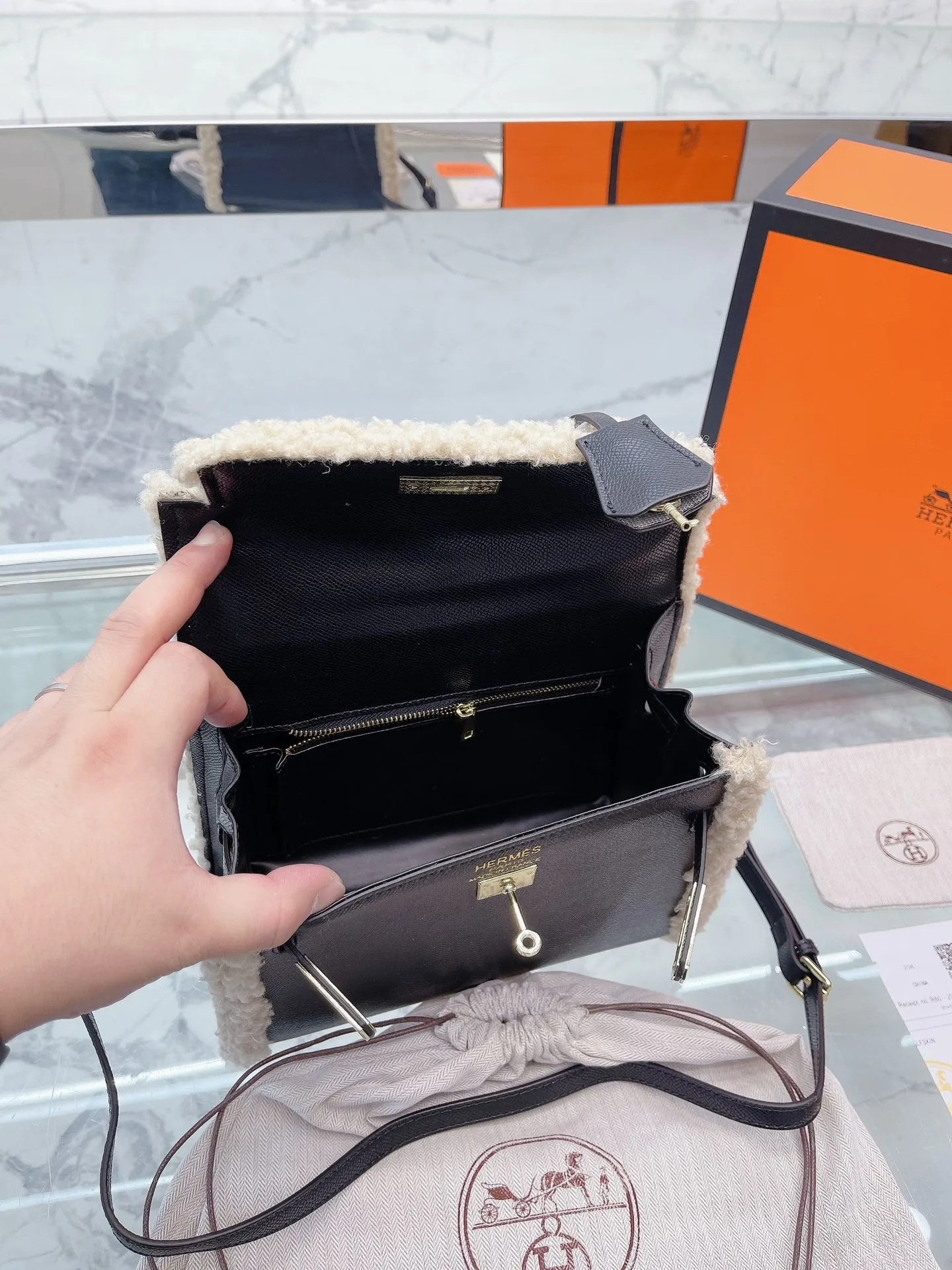 【HERMES公式 旗艦店】 エルメス ショルダーバッグ 当日出荷 好評に付き再入荷！25*19CM-BRAND OFF