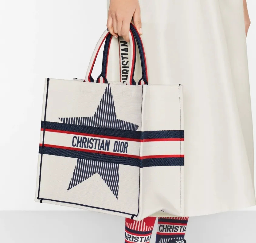 【DIOR】スターが際立つモダンカラー☆DIORALPS DIOR BOOK TOTE SE_M941-BRAND OFF