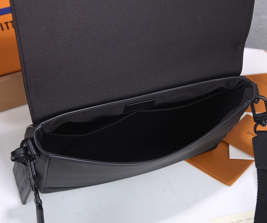 LOUIS VUITTON テイクオフ・メッセンジャー M57080-BRAND OFF