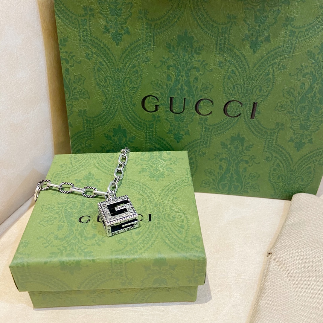 GUCCI スクエアGシルバーネックレス-BRAND OFF