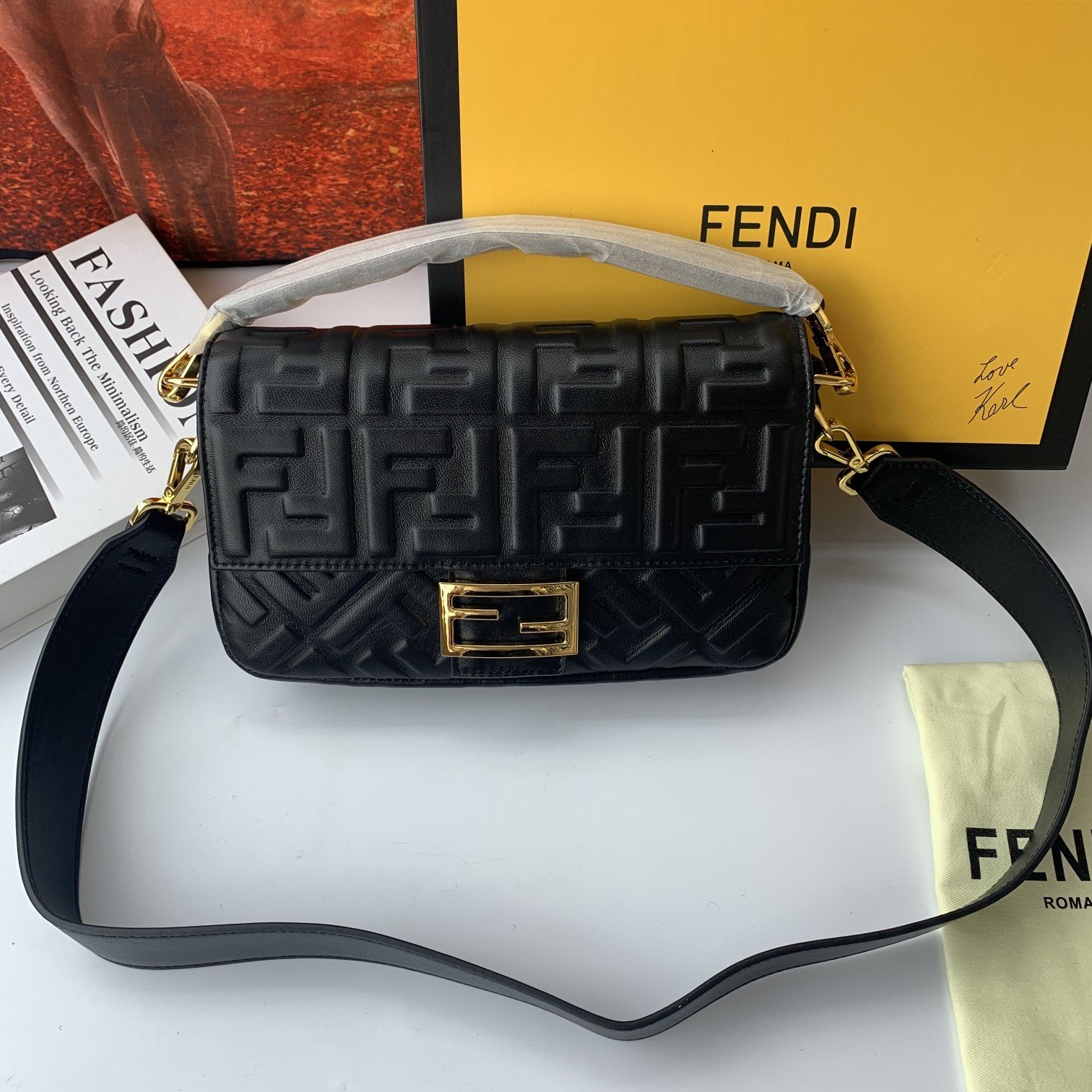 FENDI（フェンディ） メッセンジャーバッグ 26X14X4 CM-BRAND OFF