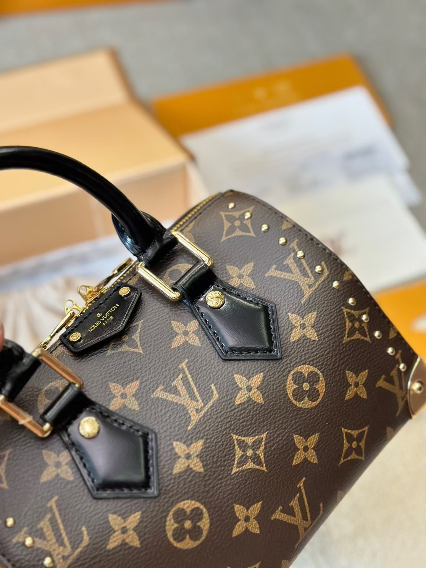【LOUIS VUITTON】ルイ・ヴィトン★CRUISE★枕バッグ M13146-BRAND OFF