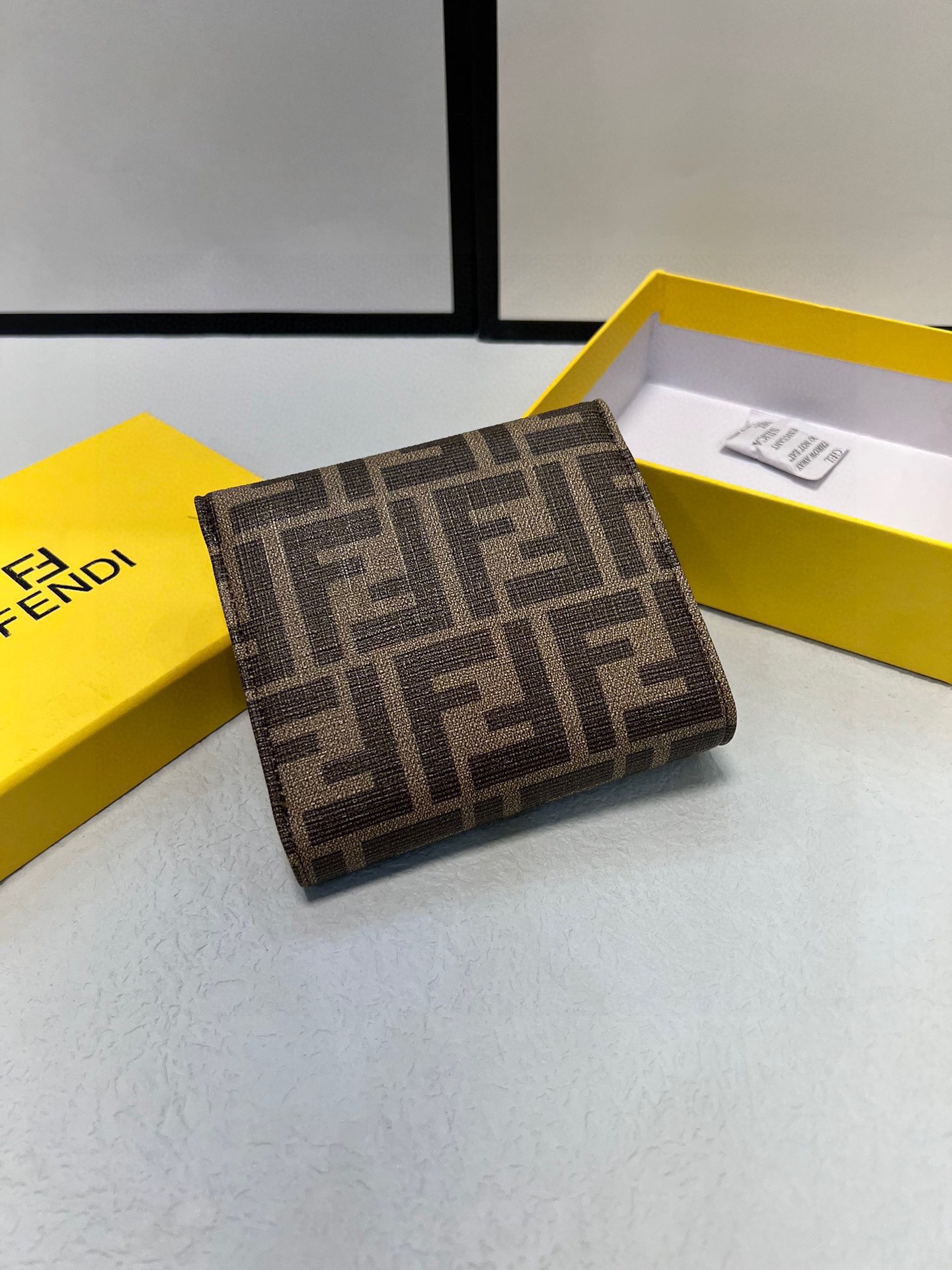 【FENDI 公式 旗艦店】フェンディ 財布 当日出荷 好評に付き再入荷！11*10CM-BRAND OFF