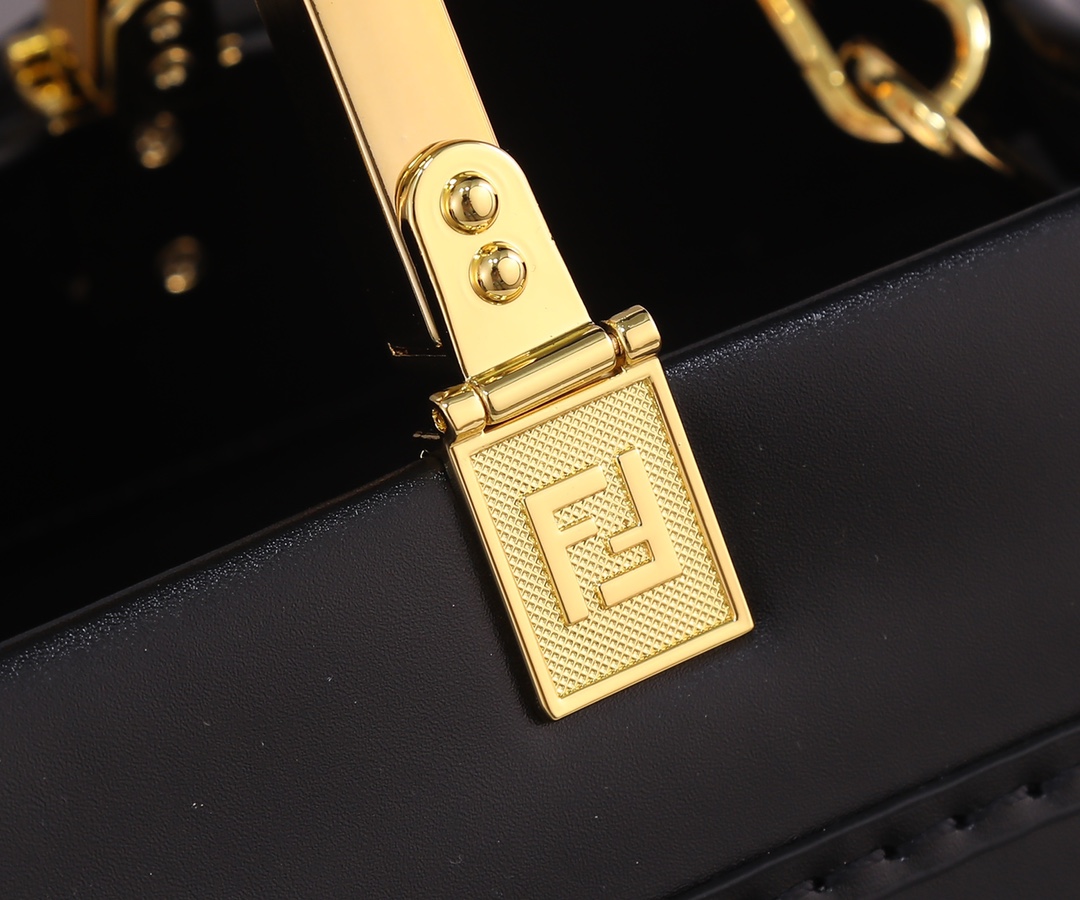 FENDI（フェンディ） ハンドバッグ41X29.5X16CM-BRAND OFF