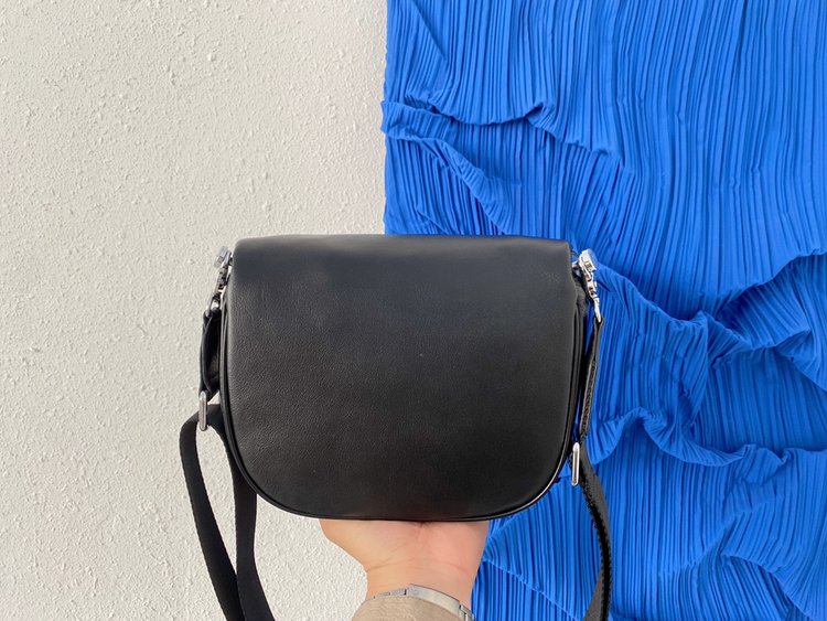 GUCCI〔グッチ〕GGサドルバッグ 22 x 18 cm-BRAND OFF