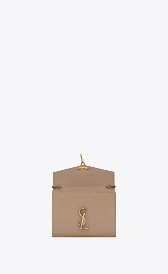 【Saint Laurent】✨今季のトレンド！★オードリー亜谷香さん愛用★カサンドラ チェーンウォレット（グレイン ド プードル エンボス-BRAND OFF