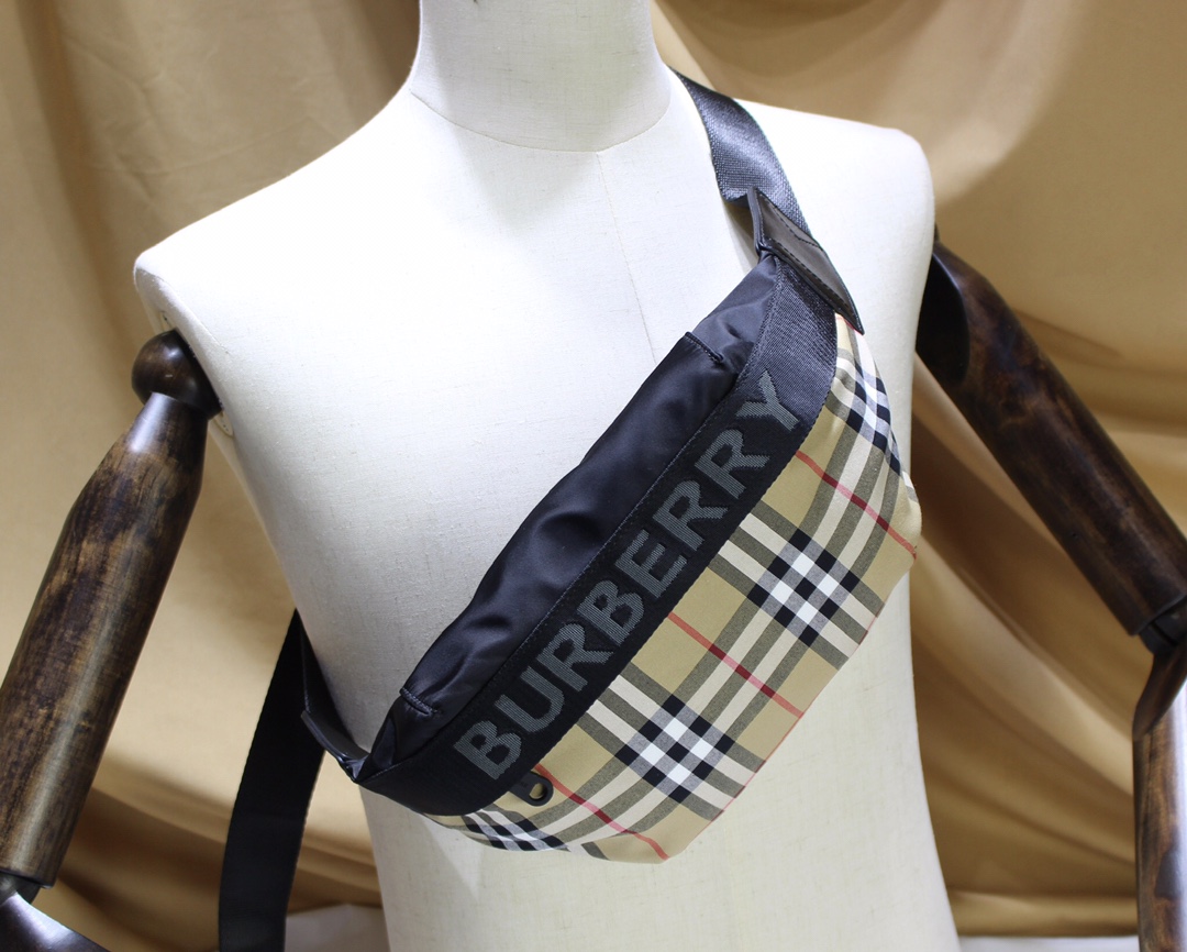 【BURBERRY 公式旗艦店】バーバリー ウエストポーチ 当日出荷 好評に付き再入荷！31*7.5*16CM-BRAND OFF