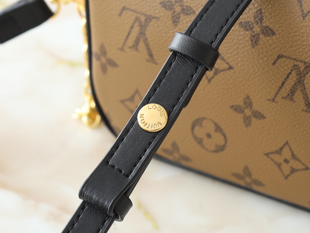 LOUIS VUITTON ルイヴィトン Wallet on Chain Ivy ショルダーバッグ M26587-BRAND OFF