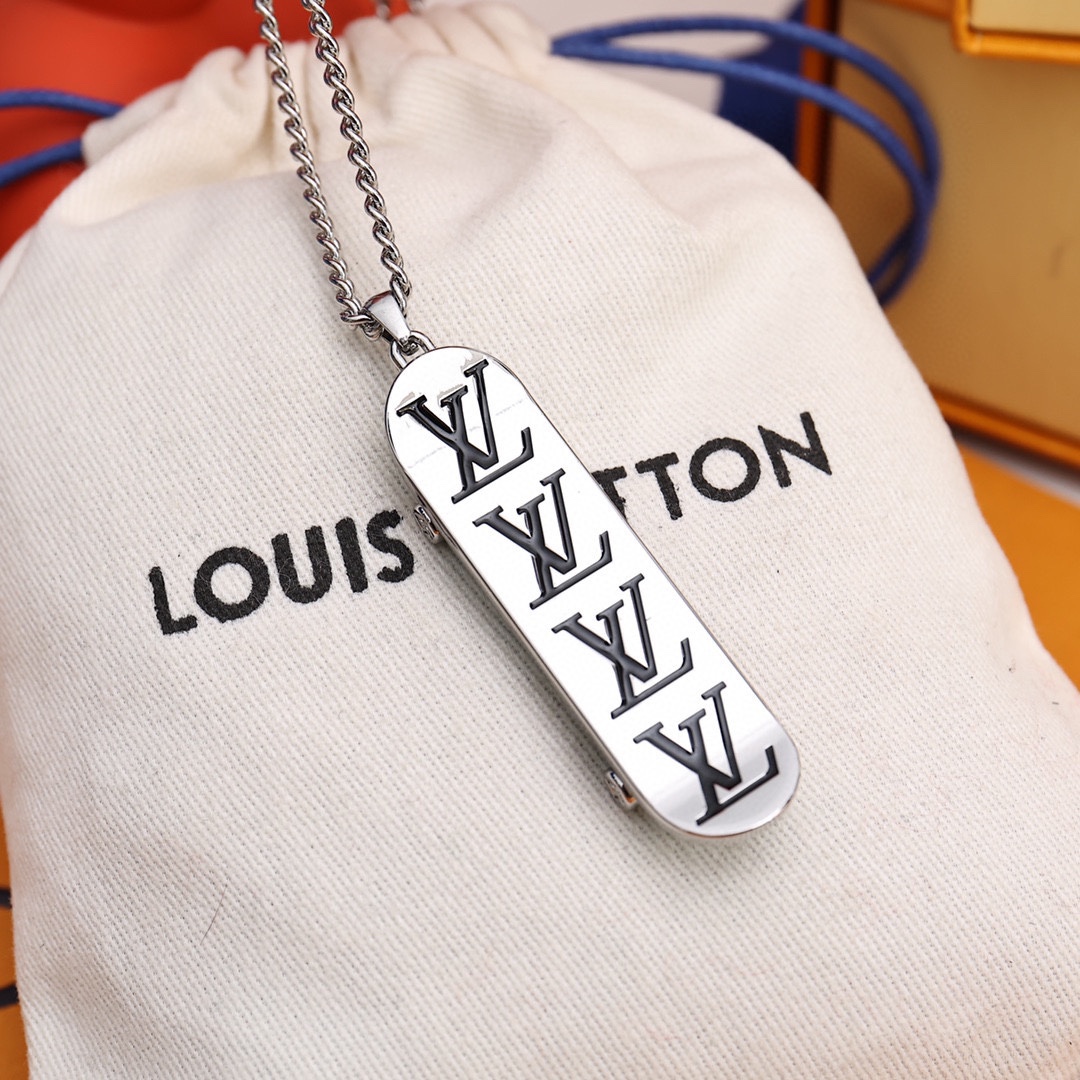 Louis Vuitton （ルイヴィトン）スケートボードのネックレス-BRAND OFF