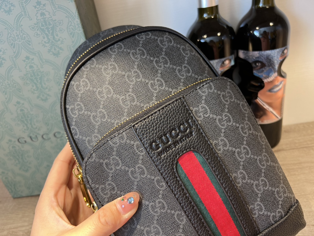 GUCCI 〔グッチ〕ボディバッグ 29X17CM-BRAND OFF