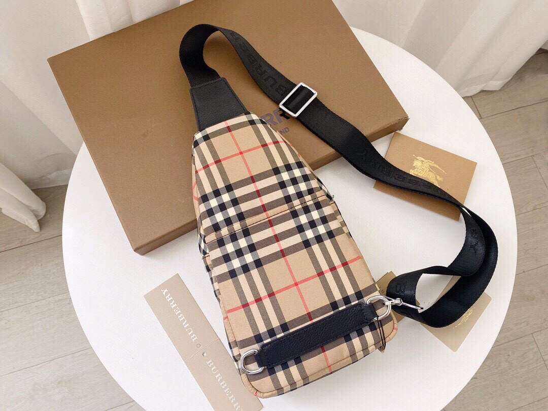 【BURBERRY 公式旗艦店】バーバリー 胸ポケット 当日出荷 好評に付き再入荷！30*17.5*5CM-BRAND OFF