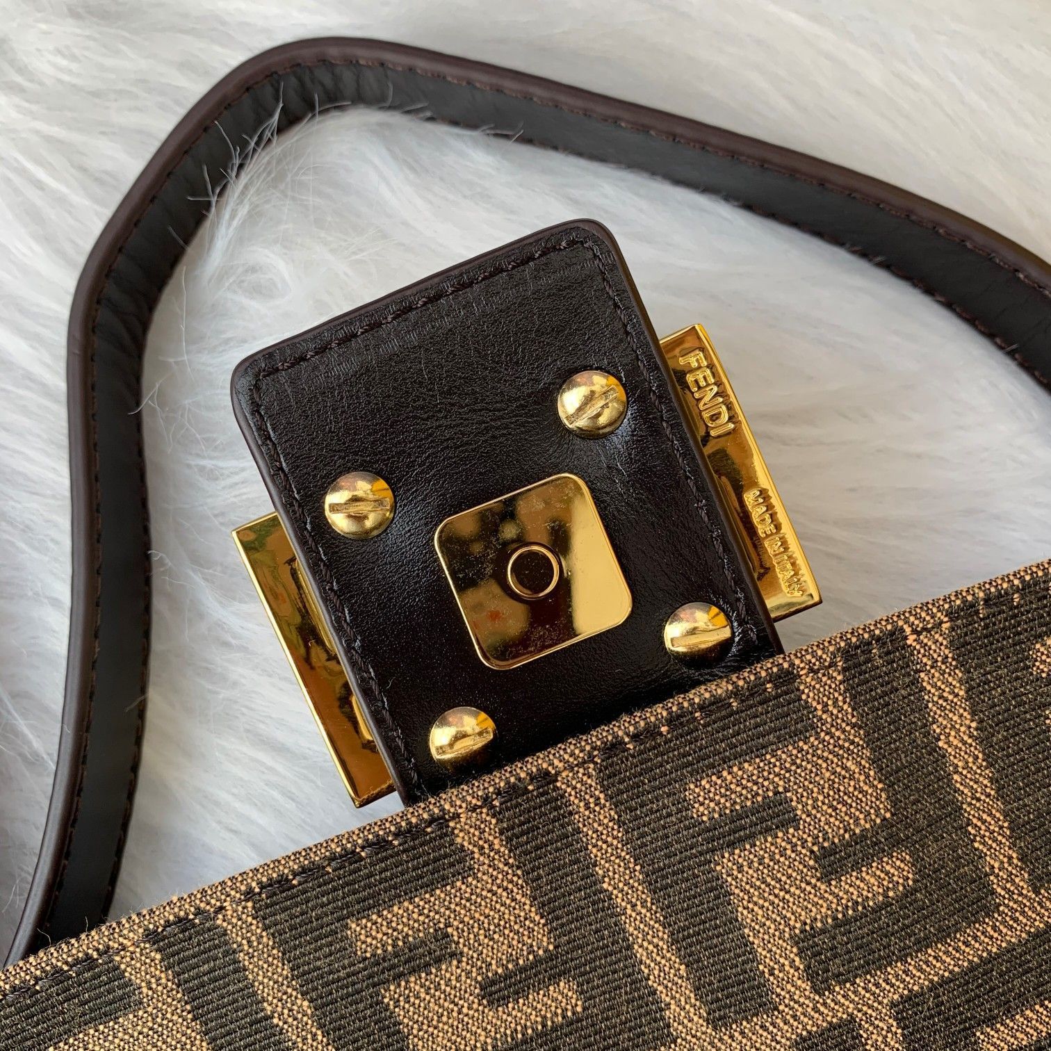 FENDI（フェンディ） メッセンジャーバッグ 25X13X4 CM-BRAND OFF