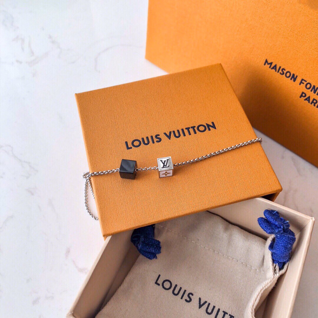LOUIS VUITTON（ルイヴィトン）ダイス ネックレス-BRAND OFF