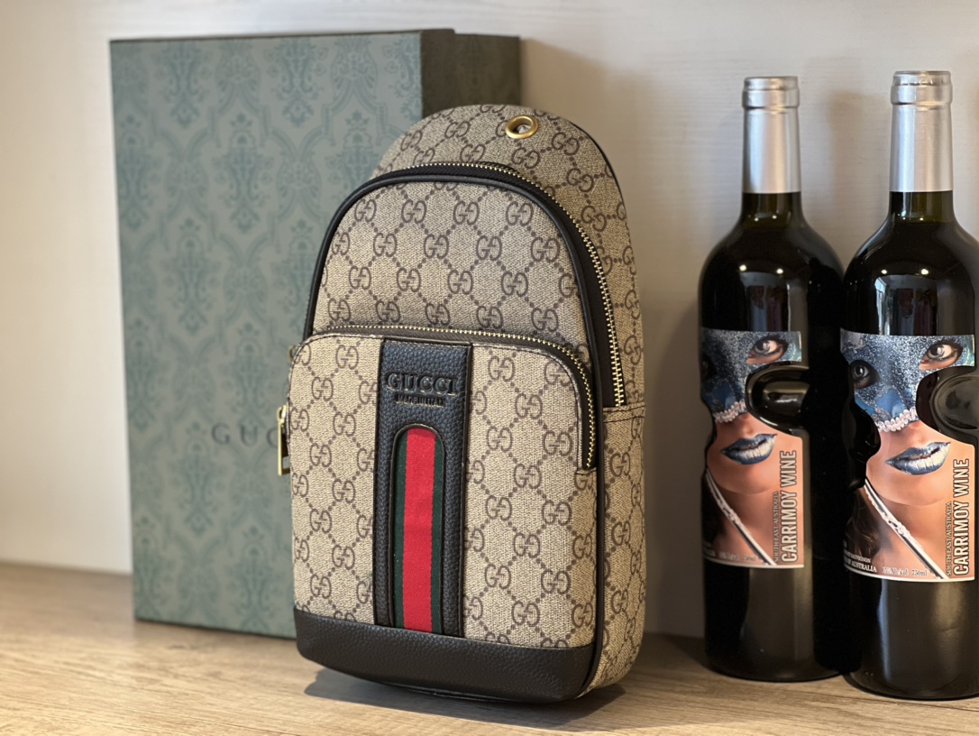 GUCCI 〔グッチ〕ボディバッグ 29X17CM-BRAND OFF