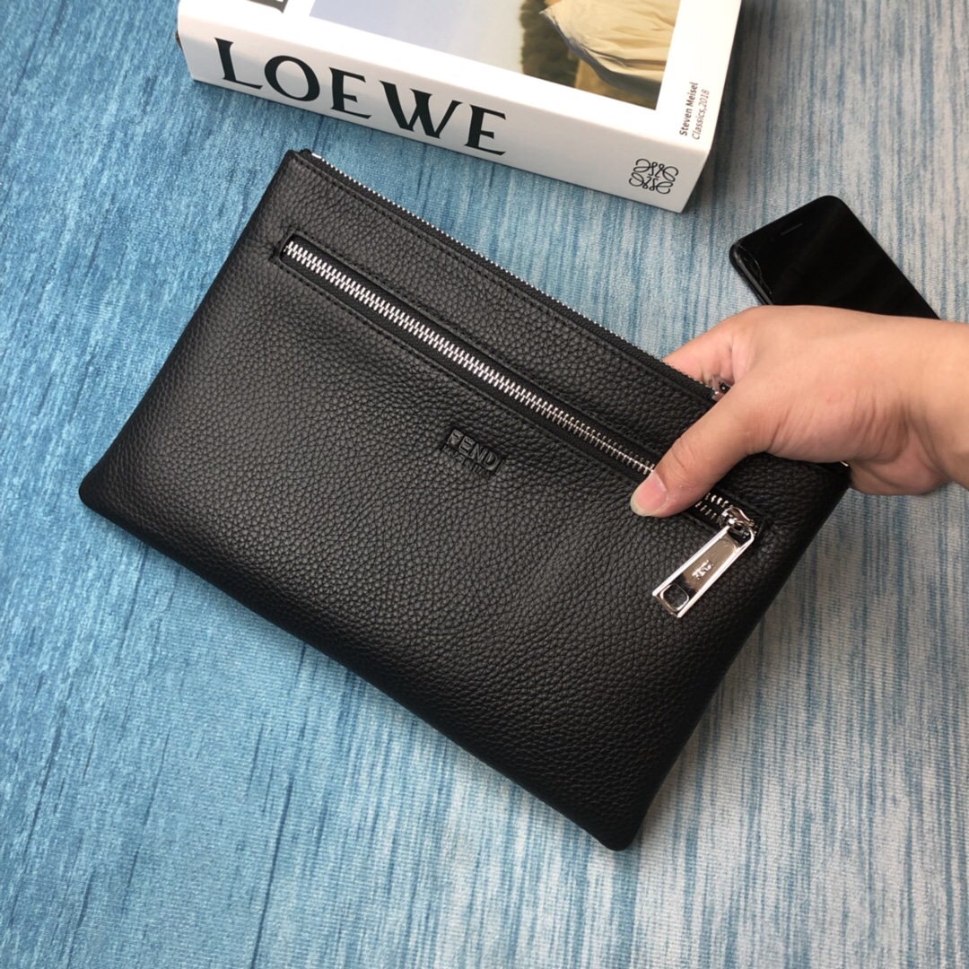 【 FENDI 公式 旗艦店】フェンディ クラッチバッグ 当日出荷 好評に付き再入荷！ 黒 30*20*1CM-BRAND OFF