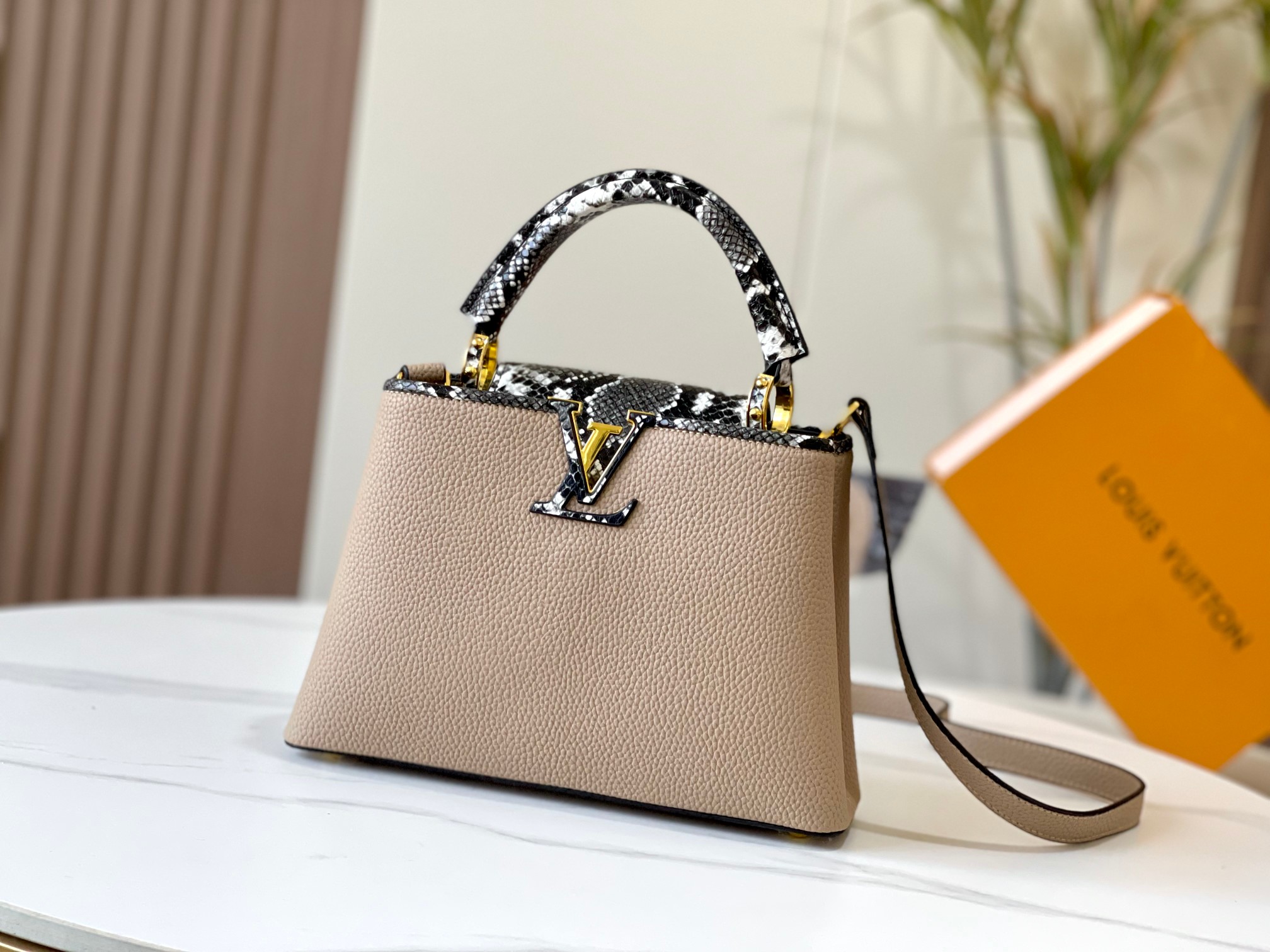 LOUIS VUITTON ルイヴィトン CAPUCINES ハンドバッグ M95508-BRAND OFF