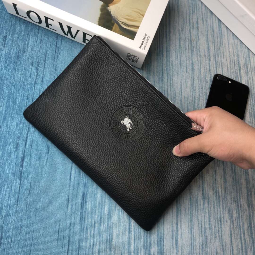 【BURBERRY 公式旗艦店】バーバリー クラッチバッグ 当日出荷 好評に付き再入荷！26*17*3CM-BRAND OFF