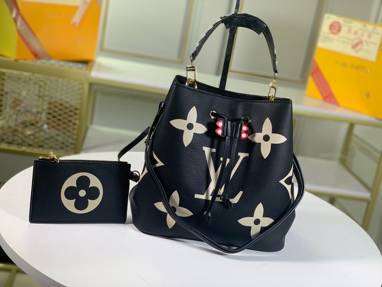 Louis Vuitton （ルイヴィトン） ショルダーバッグ 26x26x17.5 cm-BRAND OFF