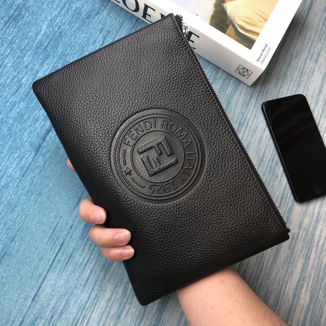 【 FENDI 公式 旗艦店】フェンディ クラッチバッグ 当日出荷 好評に付き再入荷！ 黒 30*20*1CM-BRAND OFF