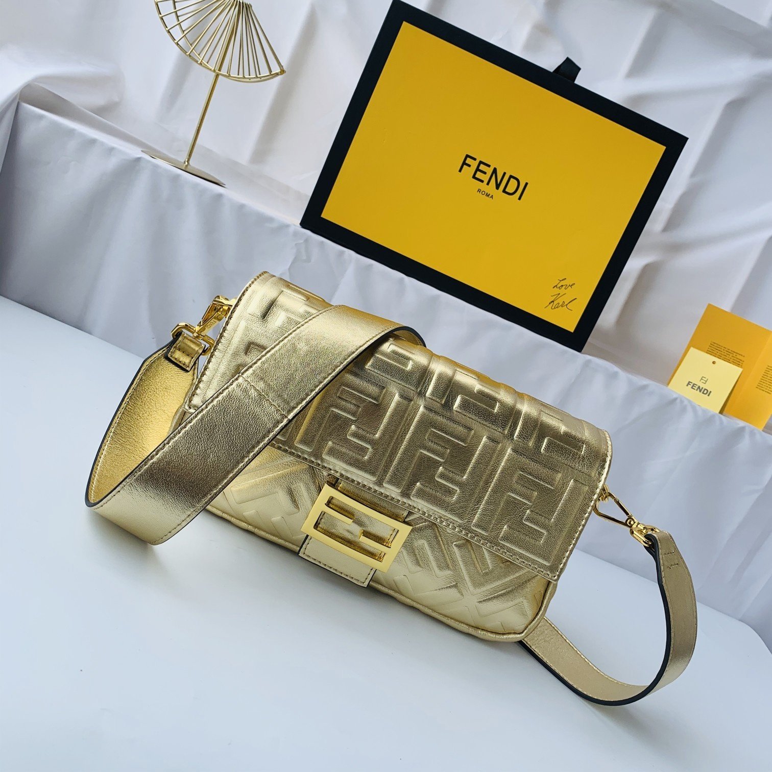 FENDI（フェンディ） メッセンジャーバッグ 26X14X4 CM-BRAND OFF