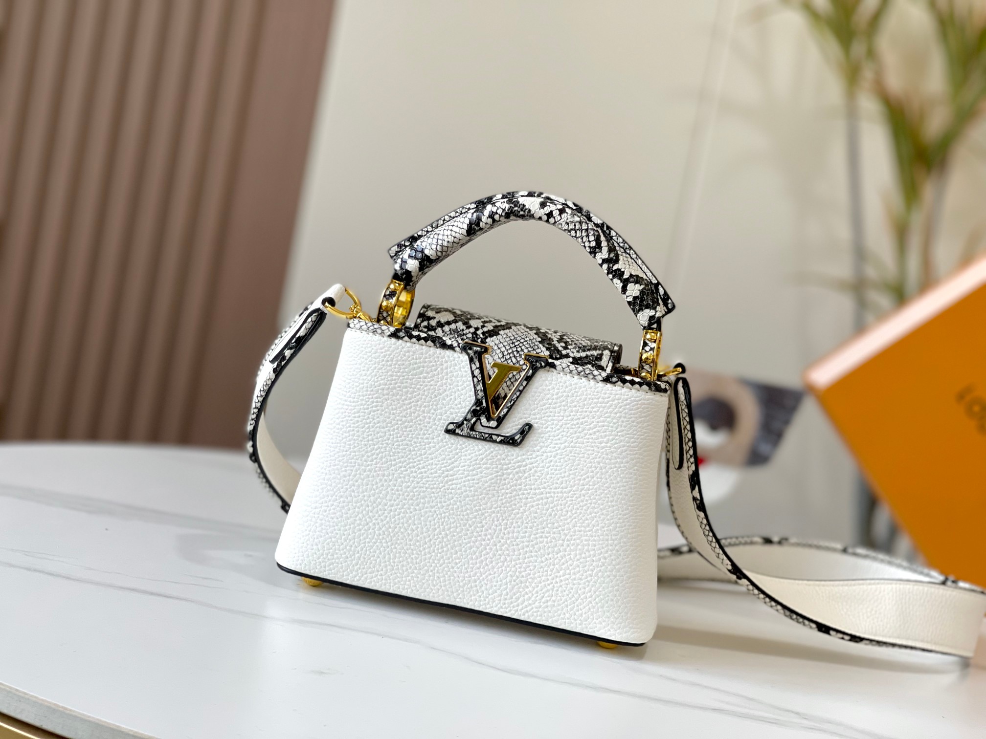 LOUIS VUITTON ルイヴィトン CAPUCINES MINI ハンドバッグ M95509-BRAND OFF