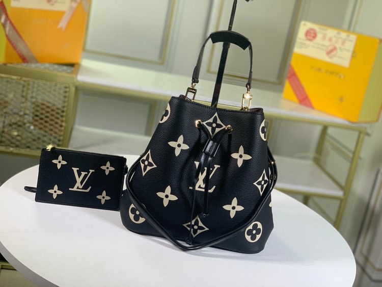 Louis Vuitton （ルイヴィトン） ショルダーバッグ 26x26x17.5 cm-BRAND OFF
