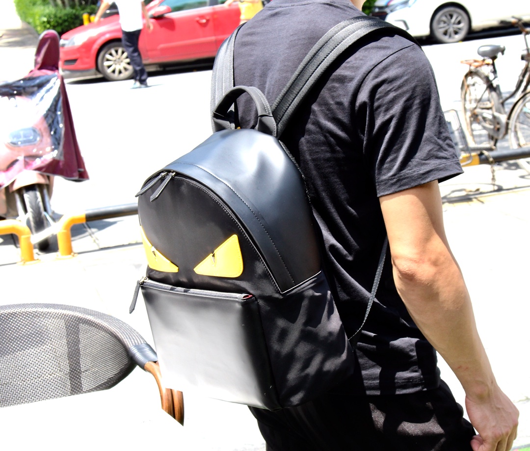 【FENDI 公式 旗艦店】フェンディ リュックサック 当日出荷 好評に付き再入荷！38*35*14CM-BRAND OFF
