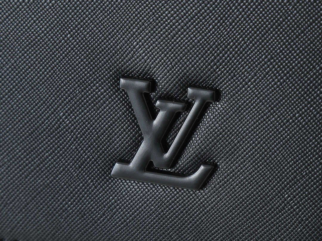 LOUIS VUITTON ルイヴィトン District メッセンジャーバッグ-BRAND OFF